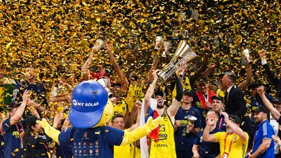 EuroLeague şampiyonu Fenerbahçe Beko kupasını böyle aldı