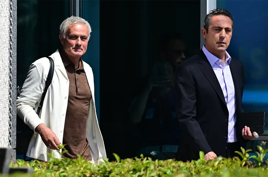 Mourinho'dan büyük kıyım: Fenerbahçe'de 7 futbolcu gönderiliyor - 2 Mourinho'dan büyük kıyım: Fenerbahçe'de 7 futbolcu gönderiliyor - 2