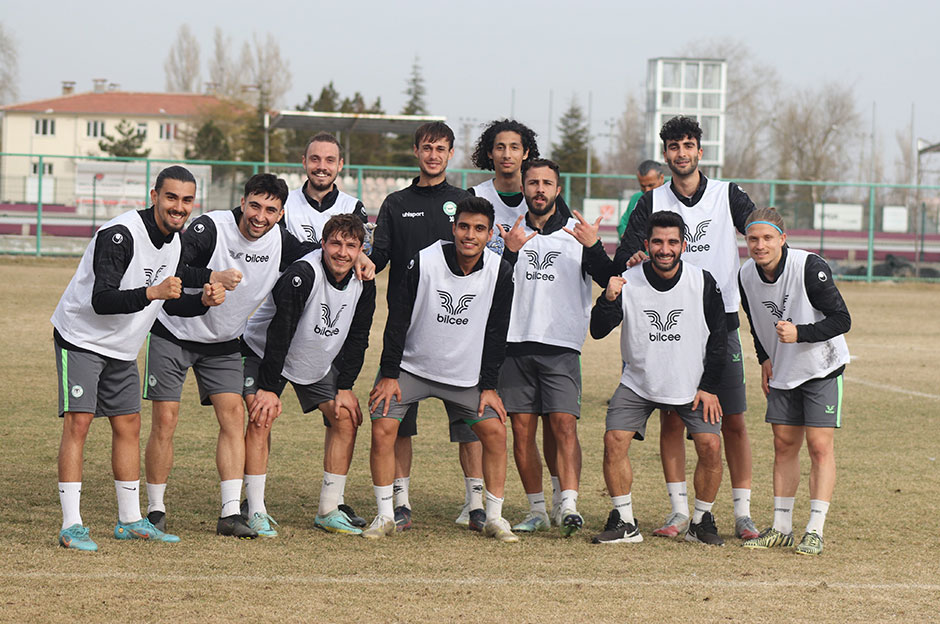 1922 Konyaspor futbolcularından başkana tepki; "Yemek çıkmadığı günler oldu"