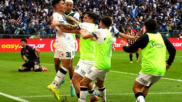 Bayer Leverkusen 18 yaşındaki santrforla resmen imzaladı