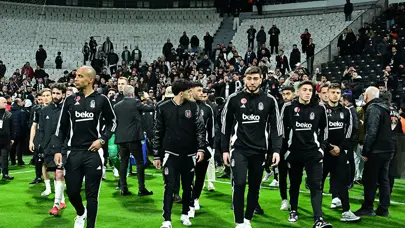 Beşiktaş'ta maç sonrası olay: Necip Uysal takımı sahaya çıkardı, olanlar oldu
