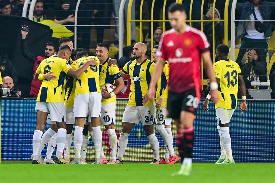 İngiliz basınında manşetlere Mourinho damgası: "Sahayı terk etmesi bir asır sürdü" - 3