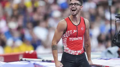 Ersu Şaşma, Türkiye rekorunu kırarak Fransa'da şampiyon oldu