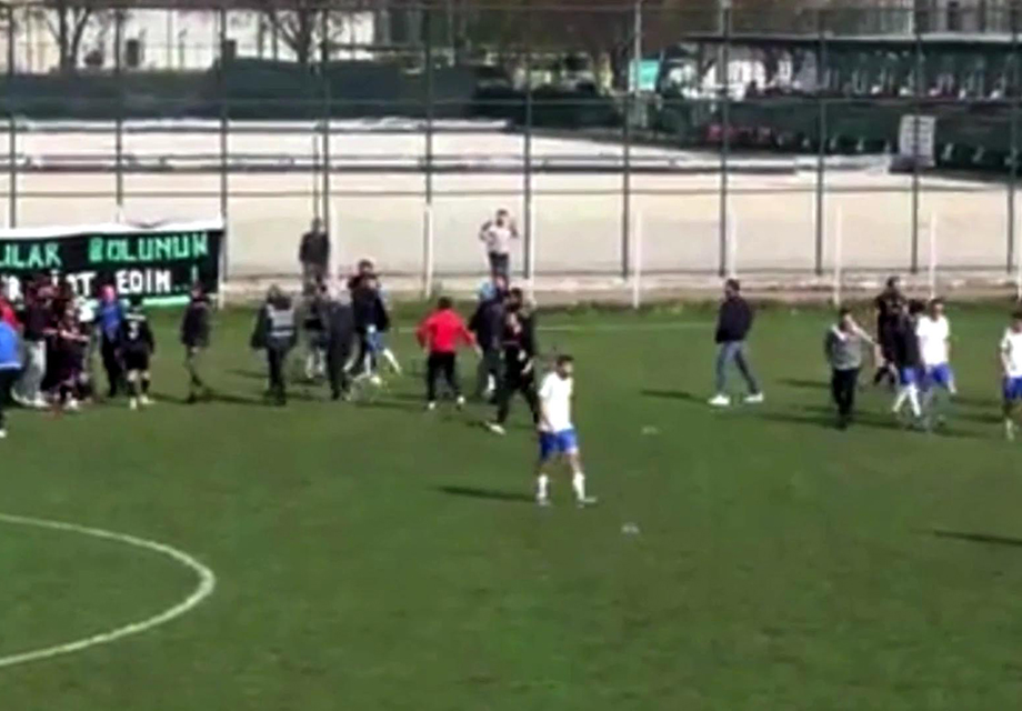Amatör maçta kavga çıktı: 3 taraftara gözaltı