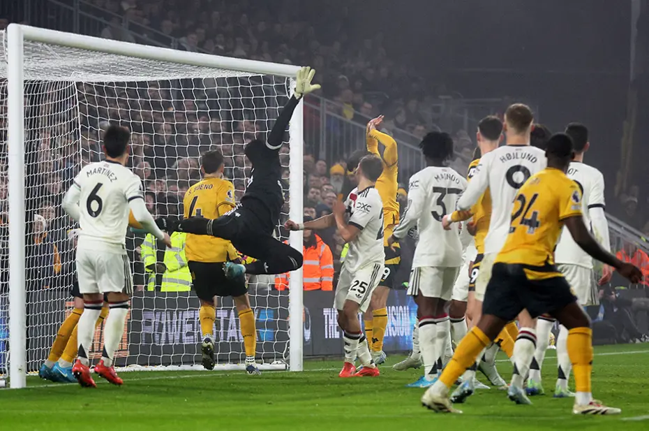 Vitor Pereira, ManU'yu da yıktı: Altay Bayındır'dan sonra Onana da kornerden yedi - 2