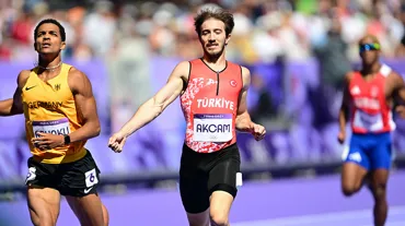 Berke Akçam, 400 metre engellide yarı finale kaldı