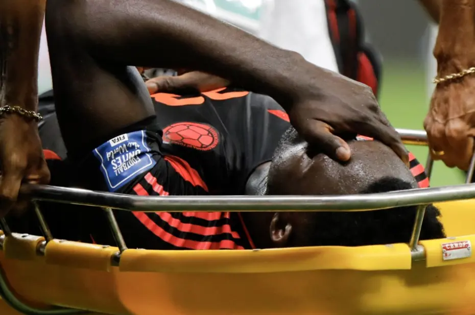 Davinson Sanchez bilinç kaybı yaşadı, teknik direktörün kararı çıldırttı: Galatasaray'da derbi öncesi yürekler ağza geldi - 3