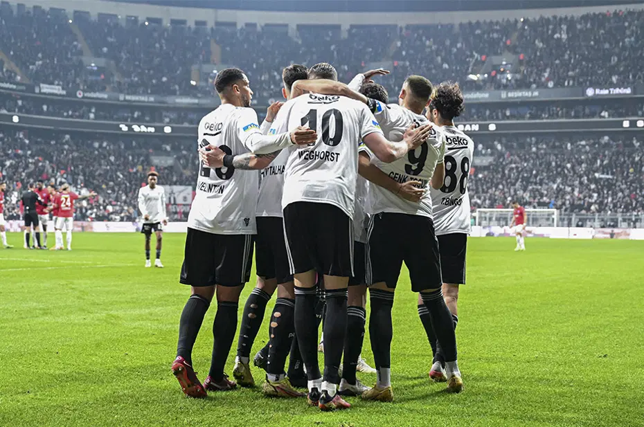 "Mert maçı kurtardı" - Spor yazarları Beşiktaş için ne dedi? - 3 "Mert maçı kurtardı" - Spor yazarları Beşiktaş için ne dedi? - 3