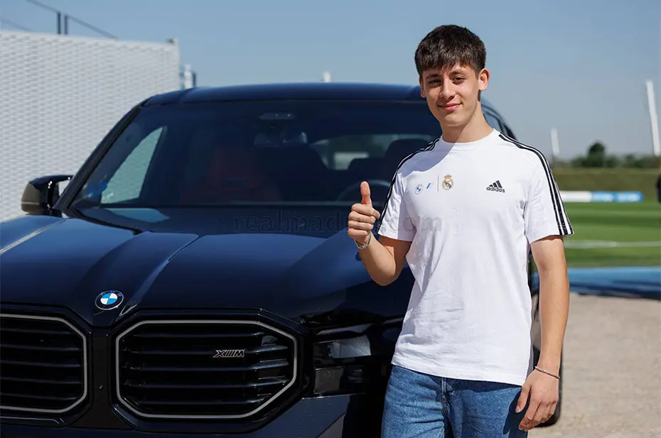 Arda Güler yeni arabasını teslim aldı: Real Madrid paylaştı - 5