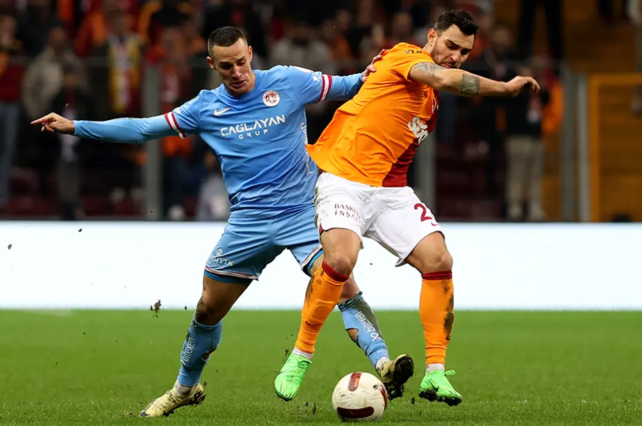 Trio ekibi, Galatasaray-Antalyaspor maçındaki tartışmalı pozisyonları yorumladı: Penaltı, kırmızı kart, iptal edilen gol... - 4