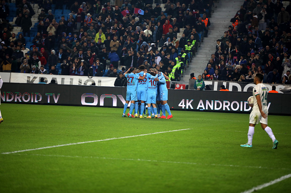 Fırtına evinde sert esti; farklı kazandı