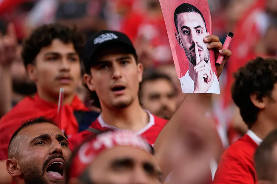 Merih Demiral sahaya çıktı: Taraftarlardan büyük destek - 8