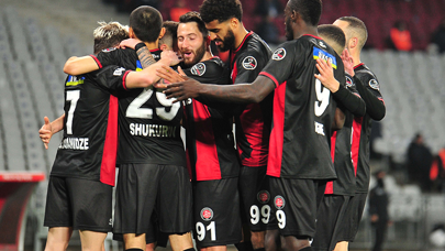 Karagümrük liderlere yenilmiyor