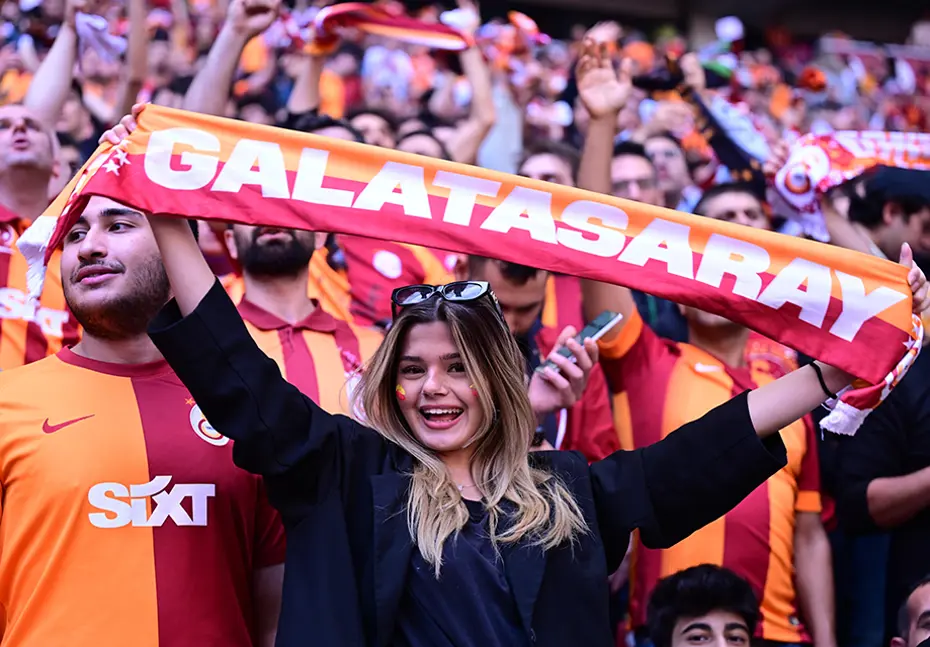 Görkemli kutlama: Şampiyon Galatasaray kupalarına kavuştu - 18 Görkemli kutlama: Şampiyon Galatasaray kupalarına kavuştu - 18