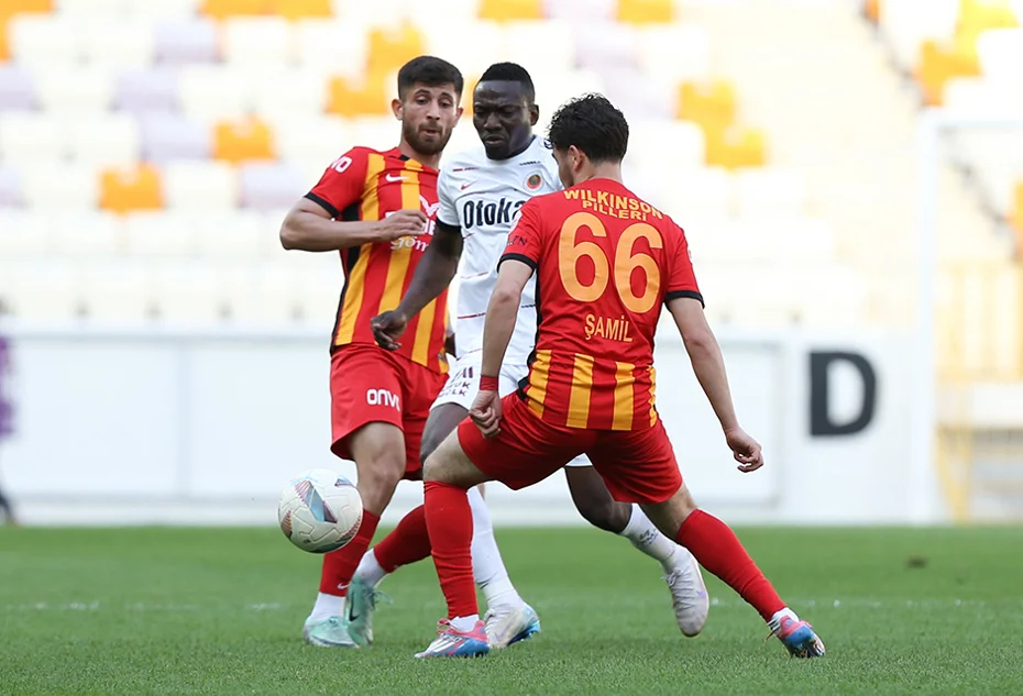 -41'e düştüler: 3 yıl sonra alınan puana sevinemeden FIFA'dan bir ceza daha geldi - 1 -41'e düştüler: 3 yıl sonra alınan puana sevinemeden FIFA'dan bir ceza daha geldi - 1