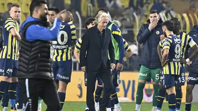 "Fenerbahçe 10 kişi kapanan takıma karşı 6 kişiyle hücum ediyor"