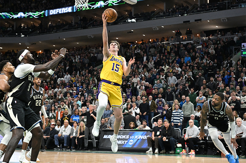 2 uzatmaya giden maçta Lakers geriden gelip kazandı