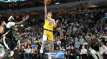 2 uzatmaya giden maçta Lakers geriden gelip kazandı