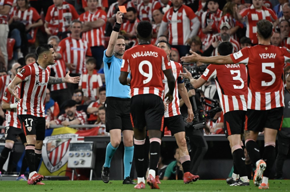 Fenerbahçe'yi yakan Espen Eskas'tan Avrupa Ligi'nde olay karar: Tribünler neredeyse sahaya iniyordu - 4