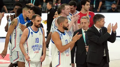 Anadolu Efes'ten 100 sayılık galibiyet