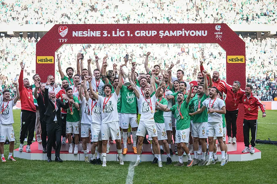 Bursaspor şampiyonluk kupasını 45 bin kişinin önünde aldı - 10