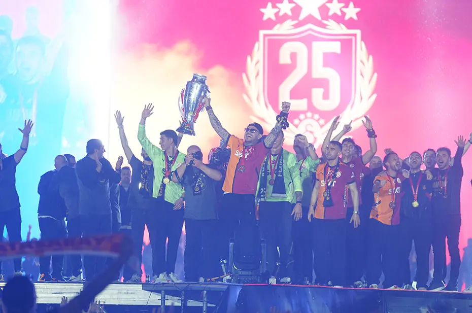 Galatasaray, Süper Lig kupasına kavuştu - 10