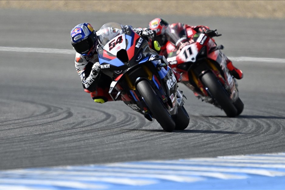 Toprak Razgatlıoğlu Çekya'da zirvede