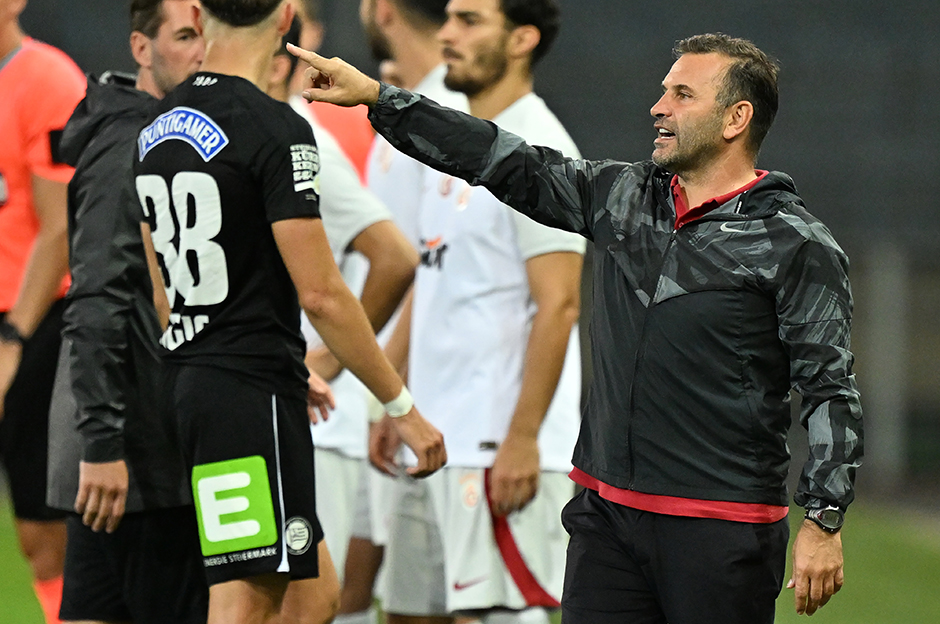 Galatasaray Teknik Direktörü Okan Buruk, Sturm Graz maçını değerlendirdi: Oyuncularımın da, kimsenin de hoşuna gitmiyor ama...