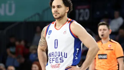 Shane Larkin'den 4 yıllık imza