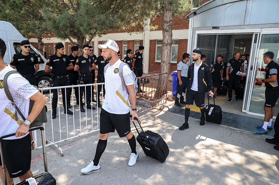 A Milli Takım'ın rakibi Ermenistan, Eskişehir'e geldi