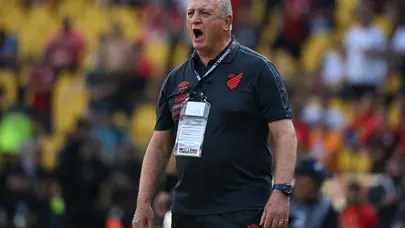 Emekliliğini açıklayan Scolari geri döndü