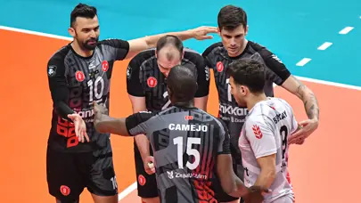 Galatasaray'ı yenen Ziraat Bankkart, Efeler Ligi'ni 3. bitirdi