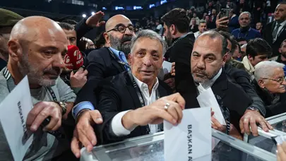 Beşiktaş Genel Kurulu'nda Ahmet Nur Çebi fırtınası: Güçlükle içeri girdi, adaylık sorusuna da yanıt verdi