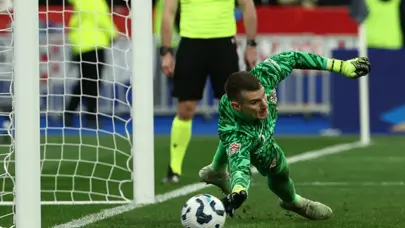 Mbappe'den Livakovic'e sınırı aşan hareket: Acılar içinde yerde kıvrandı