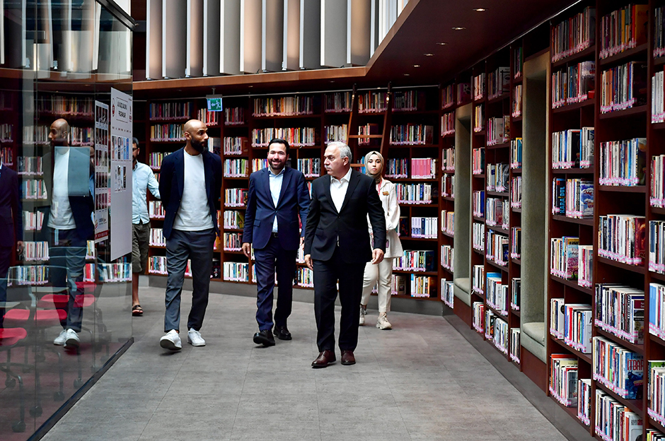 Frederic Kanoute'den Fatih Belediyesi'ne ziyaret