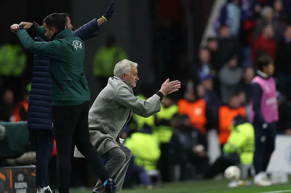 İki yıldızın Fenerbahçe'deki geleceği Mourinho'nun raporuna bağlı - 7 İki yıldızın Fenerbahçe'deki geleceği Mourinho'nun raporuna bağlı - 7