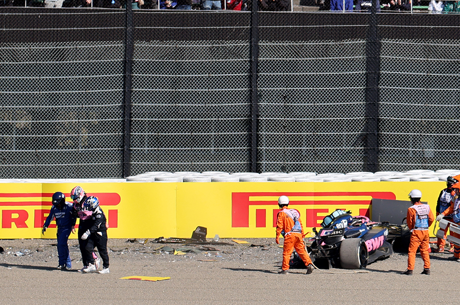 Japonya Grand Prix'si kaosla başladı: Antrenman 4 kez durdu