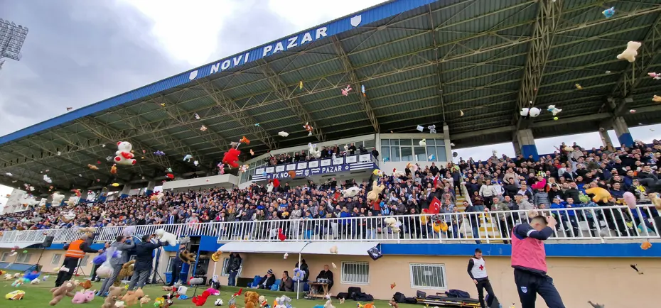 Sırbistan Ligi'nde depremzede çocuklar için oyuncak toplandı - 3