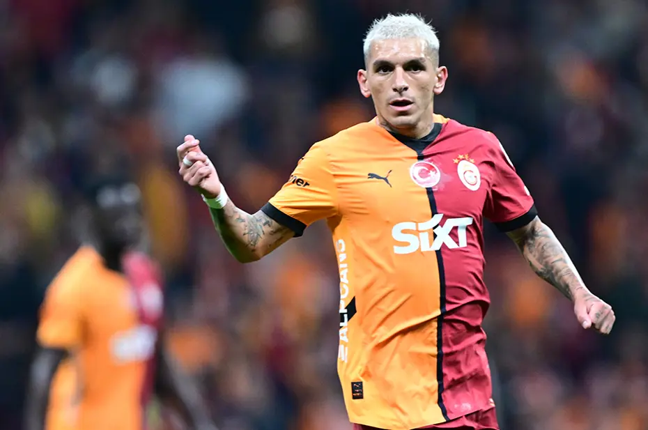 Galatasaray, Torreira'nın sözleşmesini 2028 yılına kadar uzattı - 5 Galatasaray, Torreira'nın sözleşmesini 2028 yılına kadar uzattı - 5