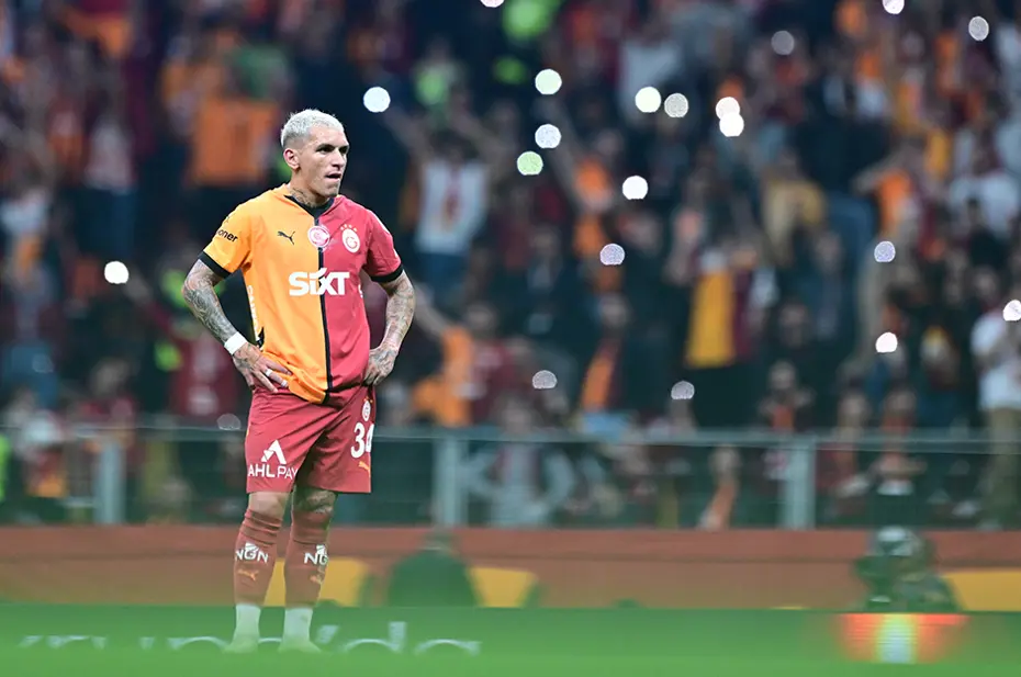 Galatasaray, Torreira'nın sözleşmesini 2028 yılına kadar uzattı - 4 Galatasaray, Torreira'nın sözleşmesini 2028 yılına kadar uzattı - 4