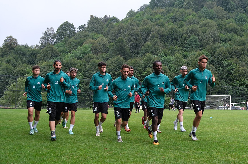 Sakaryaspor yönetiminden Kartepe kampına ziyaret