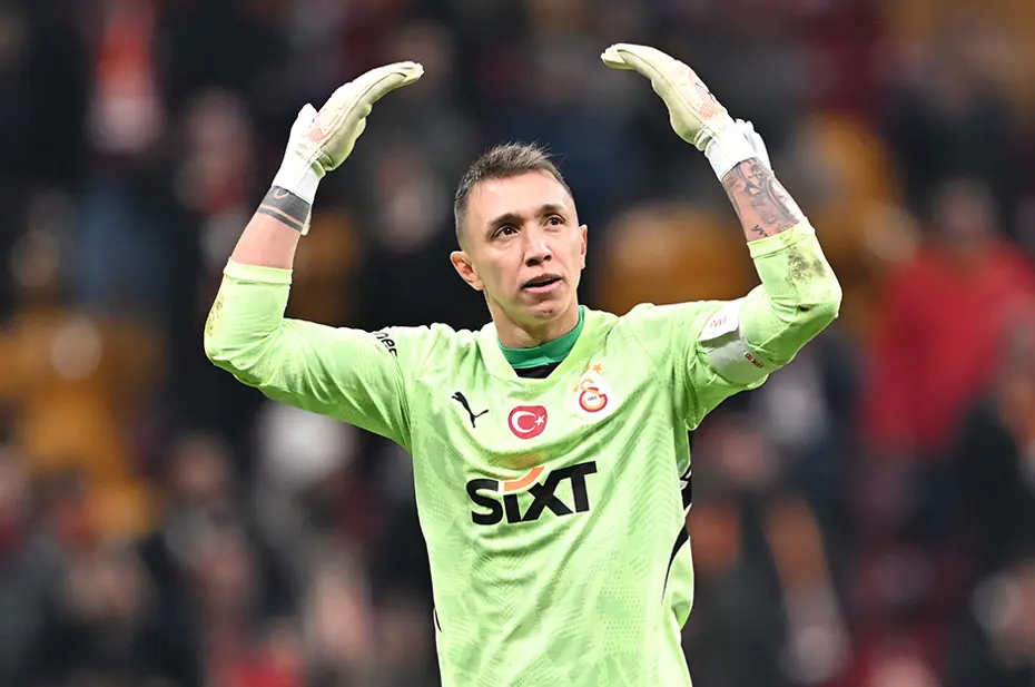 Galatasaray'da Muslera'nın yerine flaş isim: Alisson'u bile sollayıp ilk aday oldu - 1 Galatasaray'da Muslera'nın yerine flaş isim: Alisson'u bile sollayıp ilk aday oldu - 1