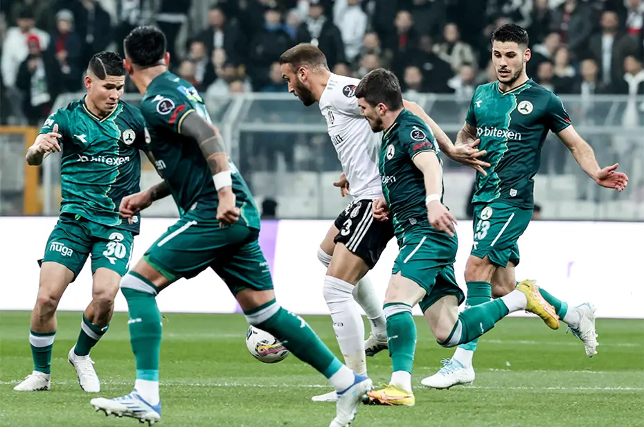 "Güneş yine 11'de büyük hata yaptı" - Spor yazarları Beşiktaş için ne dedi? - 5 "Güneş yine 11'de büyük hata yaptı" - Spor yazarları Beşiktaş için ne dedi? - 5