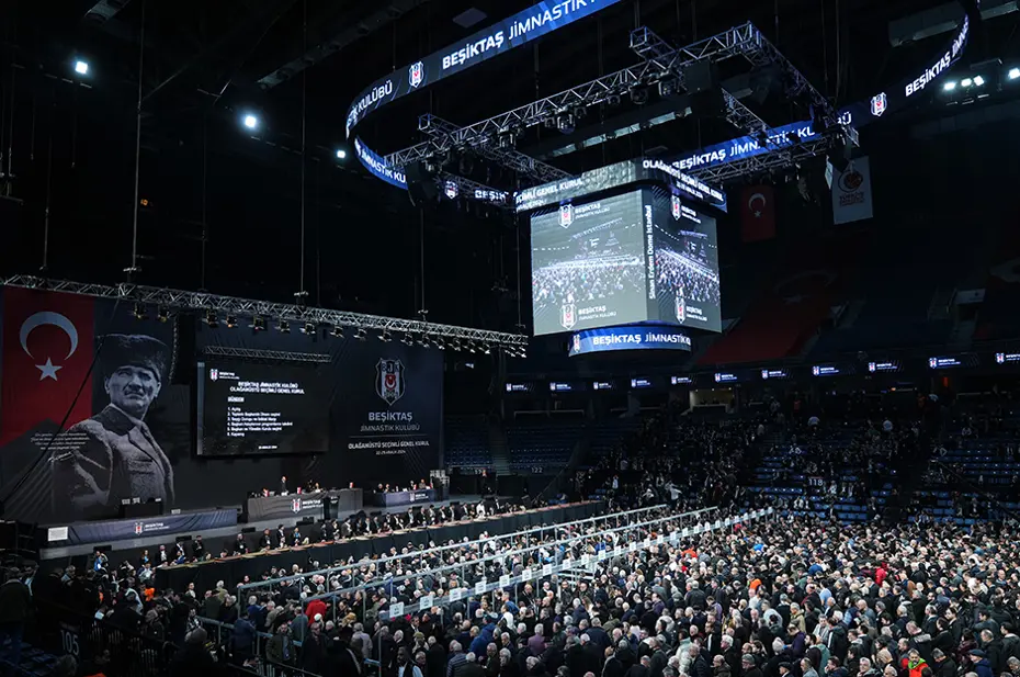 Beşiktaş Genel Kurulu'nda Ahmet Nur Çebi fırtınası: Güçlükle içeri girdi, adaylık sorusuna da yanıt verdi - 2