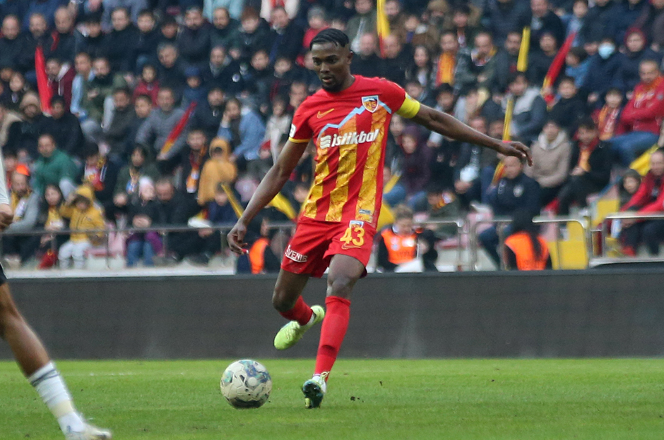 Bernard Mensah sezon bitmeden ayrıldı