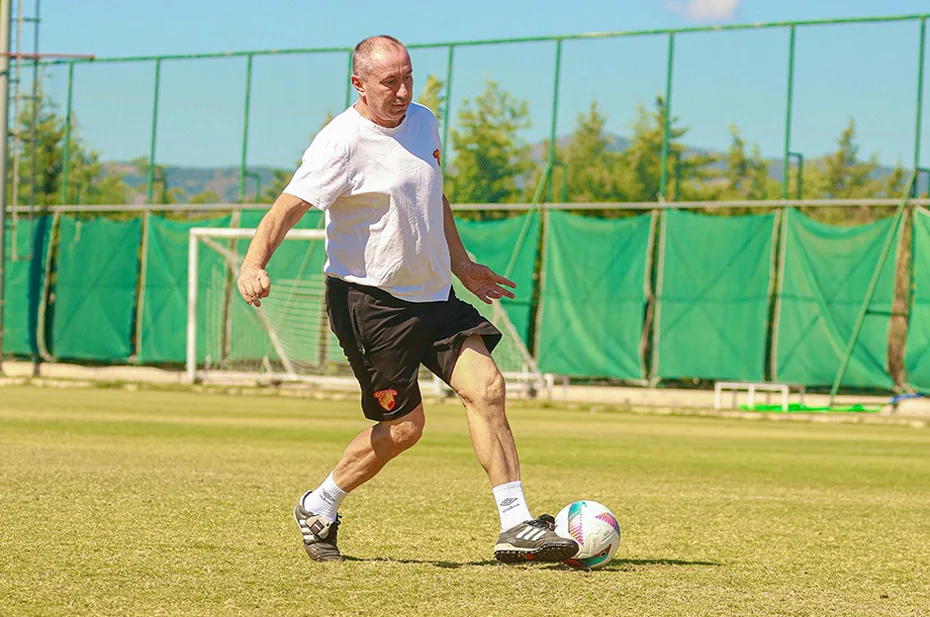 Göztepe'den Romulo'nun transferi için net açıklama: "Değiştirmemiz gerekiyor" - 1