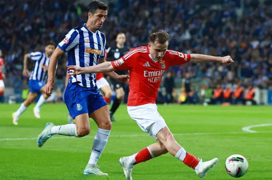 Tarihi Porto zaferine Kerem Aktürkoğlu damgası: Gol olup yağdılar, 24 kez... - 6 Tarihi Porto zaferine Kerem Aktürkoğlu damgası: Gol olup yağdılar, 24 kez... - 6