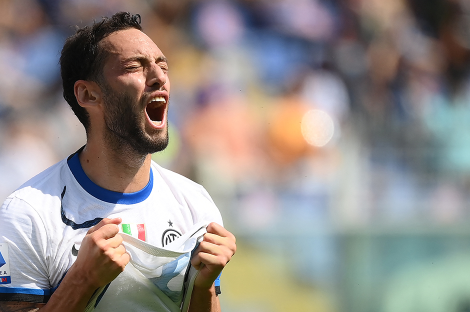 Hakan Çalhanoğlu'nu canlı yayında kızdıran yorum: "Boş boş konuşuyorlar"