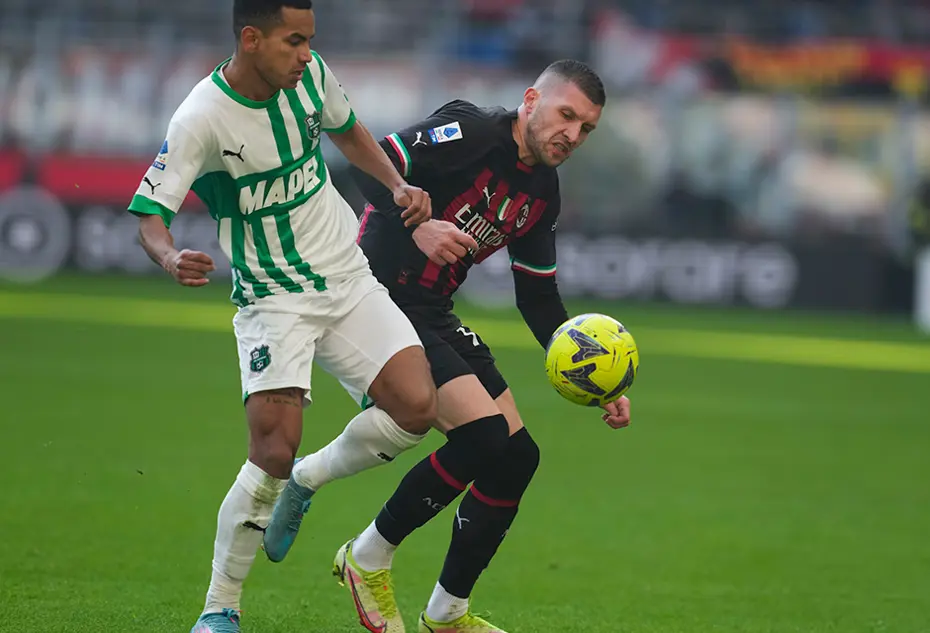 Bonservisine 17 milyon Euro ödenen sol beki Galatasaray'a yazdılar - 3