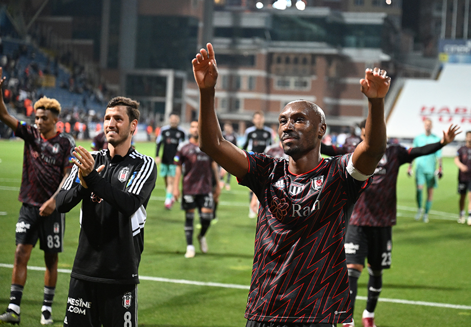 İhtiyar Delikanlı Atiba Hutchinson, Süper Lig tarihine geçti